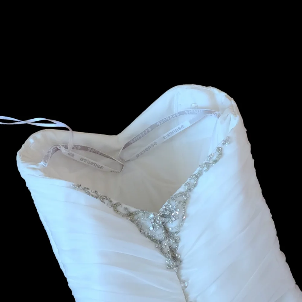 New w/ Tags, Essense of Australia Classic, Romantic Wedding Gown- Bridal, Size 0 - Picture 8 of 16